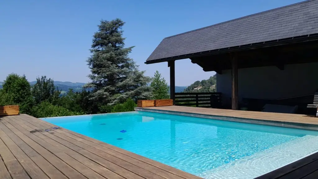 terrasse et piscine
